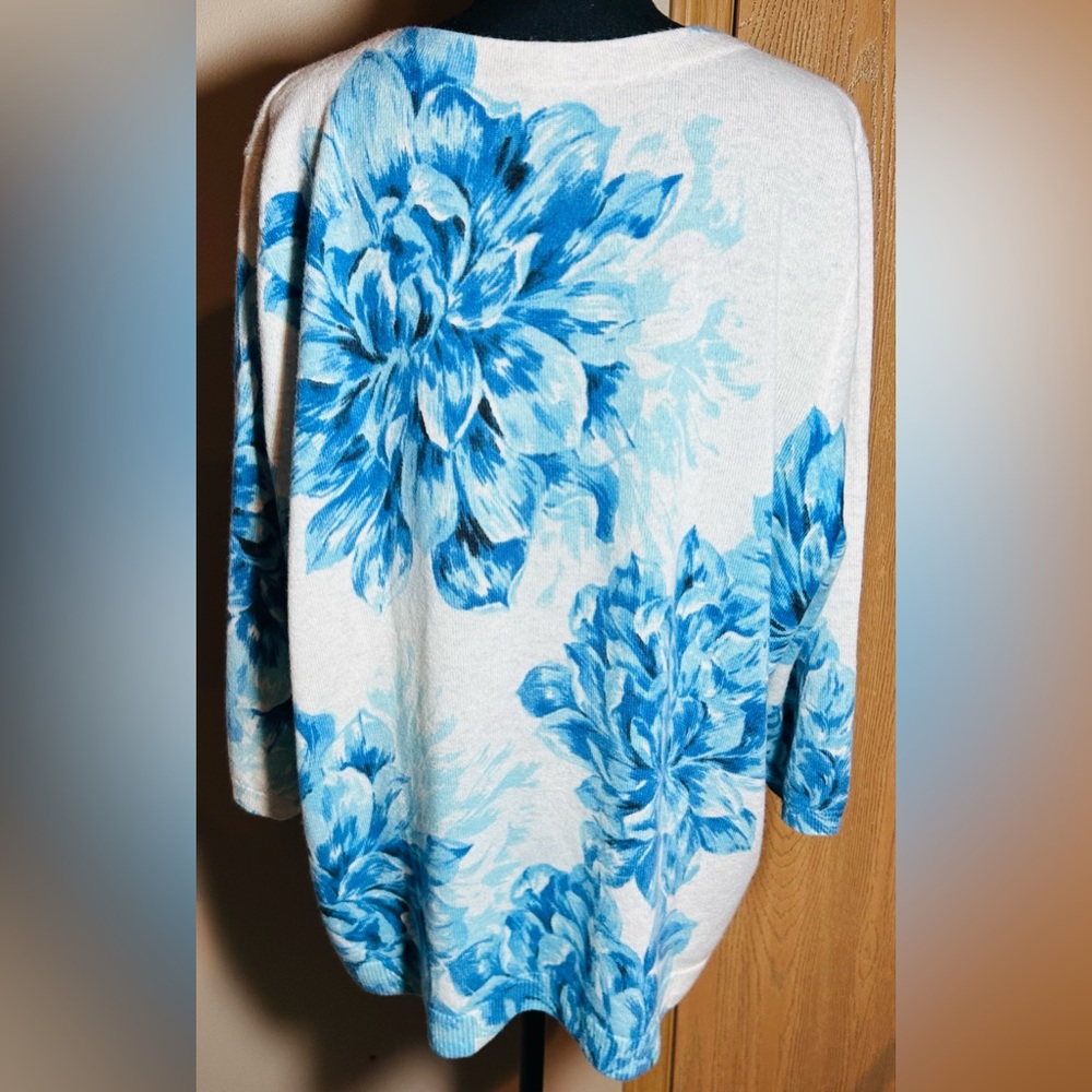 Talbots 100% Pure Cashmere Blue Peonies Floral Sweater in 3X - Picture 2 of 5